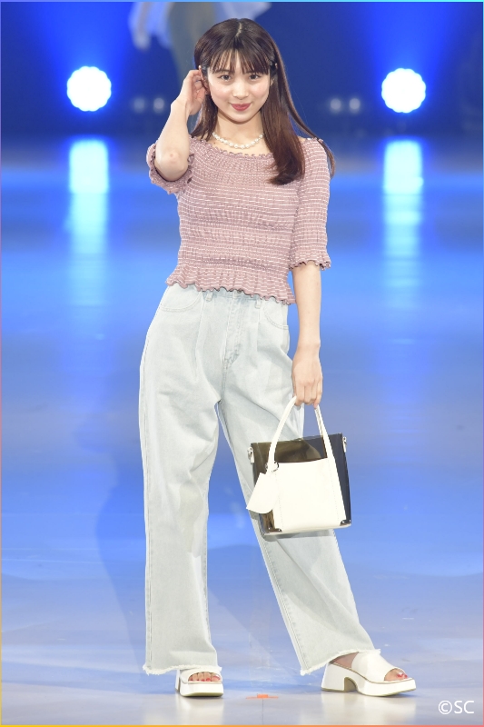 白戸　遥 さん 全身写真
